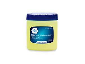 MED PRIDE Pure White Petroleum Jelly Tub 8 OZ - واقٍ فعال للبشرة الجافة والطفح الجلدي والحروق الطفيفة والجروح - مرطب قوي للشفاه المتشققة والأيدي الجافة والجلد المتقشر وطفح الحفاض.