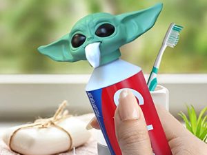 2022 New Baby Y-oda Toothpaste Topper G-rogu Toothpaste Cap The Mandalorian Y-oda Baby Toothpaste Dispenser for Kids ، Star Wars Fans Fans Gift Box